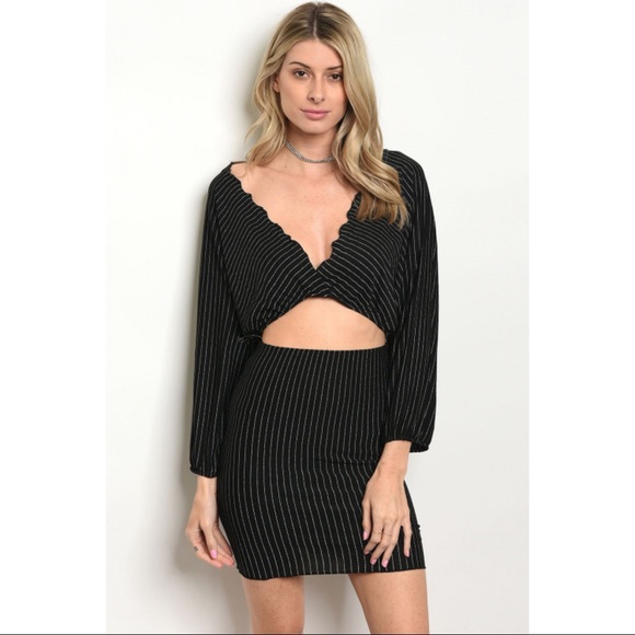 ❗️sales ❗️Deep V Neck Stripe Crop Top and Skirt - Picture 2 of 3